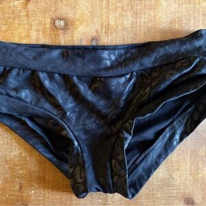 Cleo the Hurricane Fierce Hot Pants Size M